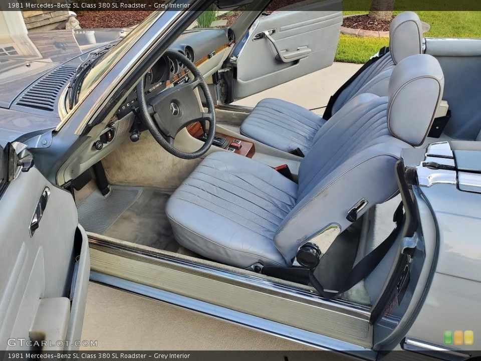 Grey Interior Photo for the 1981 Mercedes-Benz SL Class 380 SL Roadster #144904561