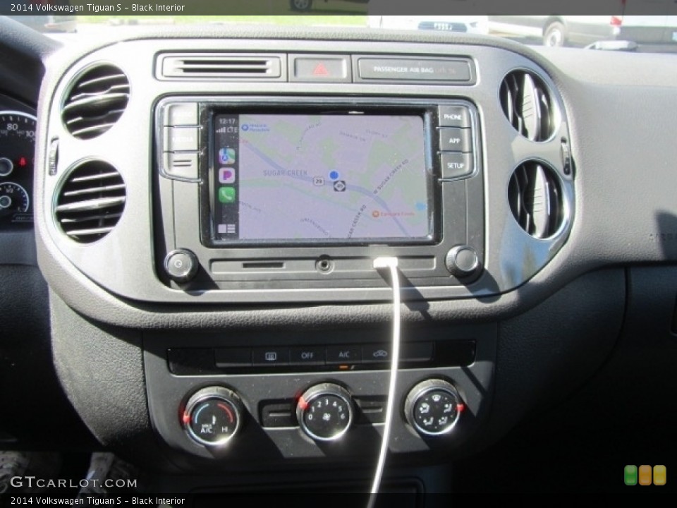 Black Interior Controls for the 2014 Volkswagen Tiguan S #144905559