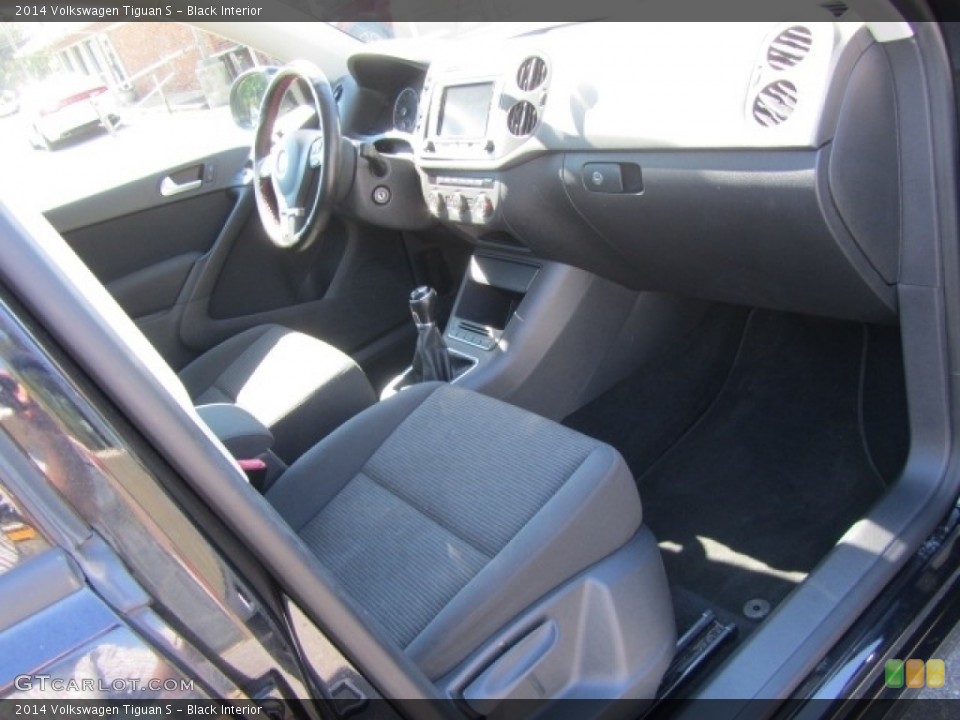 Black Interior Photo for the 2014 Volkswagen Tiguan S #144905685