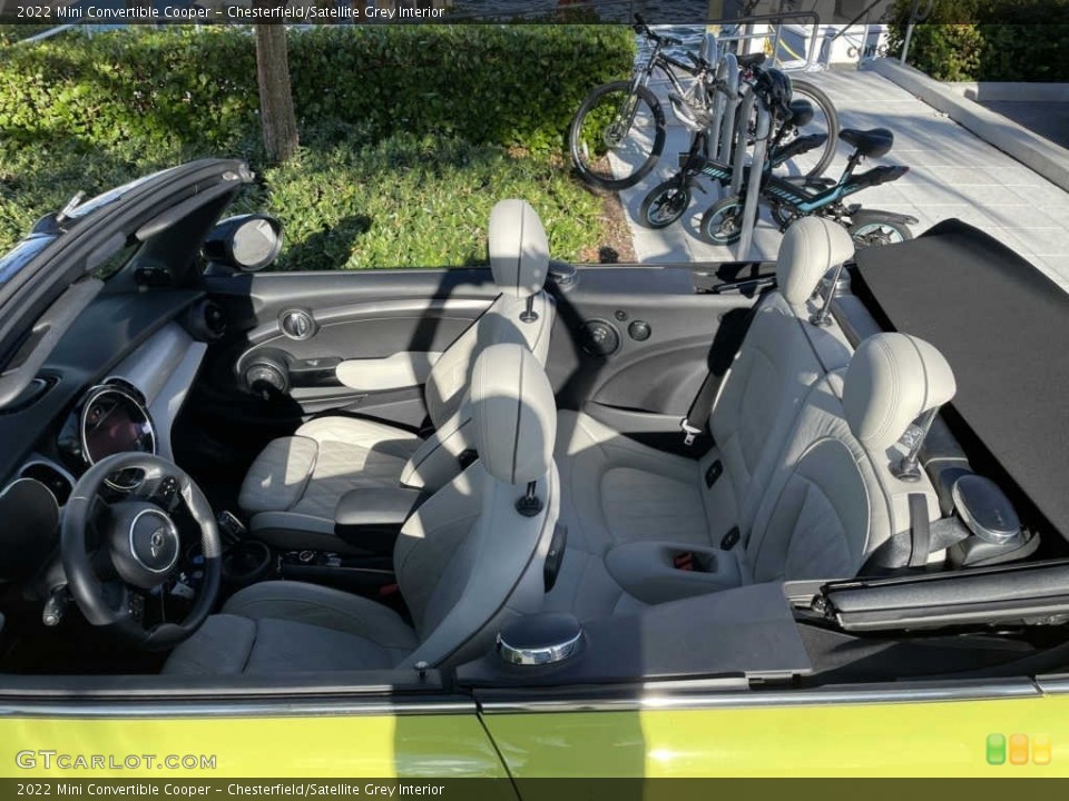 Chesterfield/Satellite Grey 2022 Mini Convertible Interiors