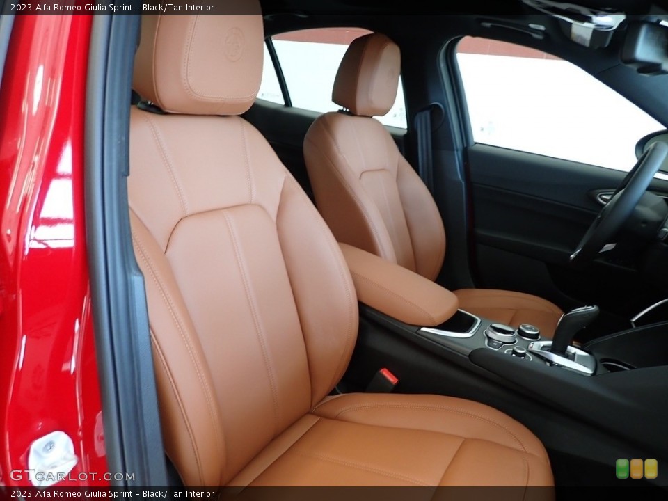 Black/Tan Interior Photo for the 2023 Alfa Romeo Giulia Sprint #145024340