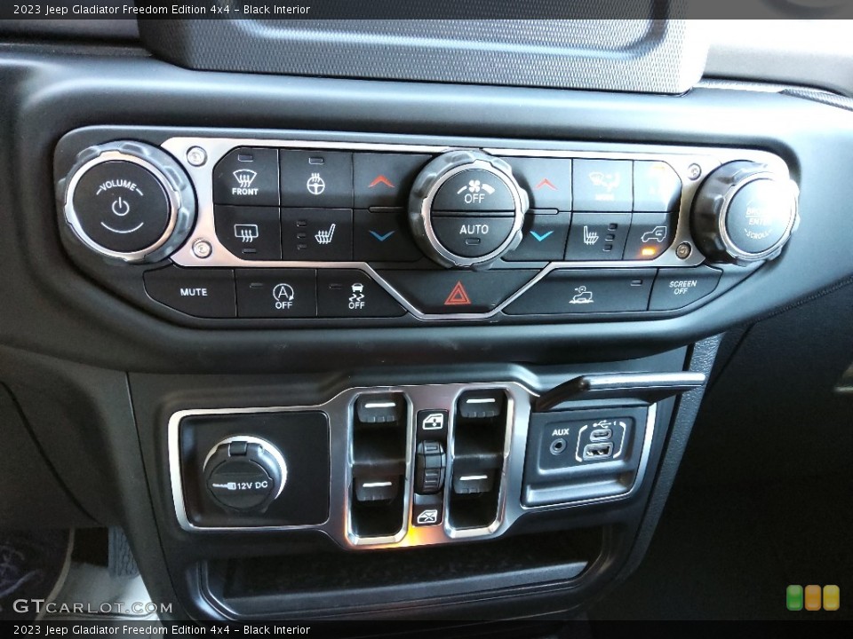 Black Interior Controls for the 2023 Jeep Gladiator Freedom Edition 4x4 #145069102