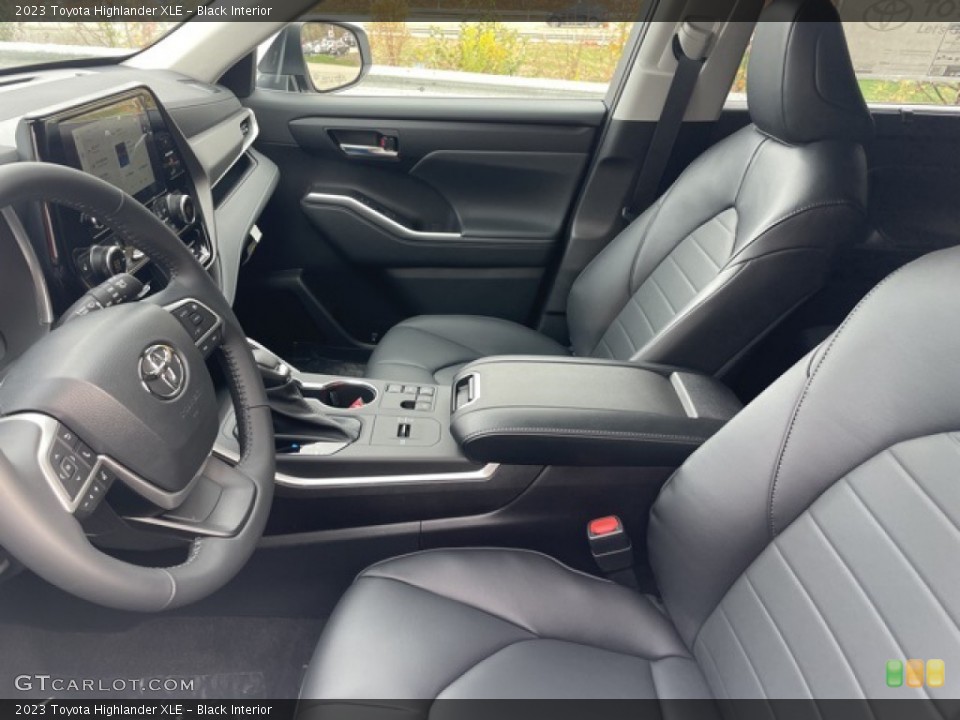 Black Interior Photo for the 2023 Toyota Highlander XLE #145132606