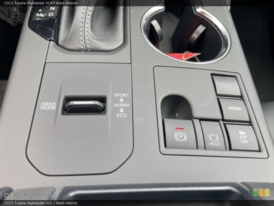 Black Interior Controls for the 2023 Toyota Highlander XLE #145132786