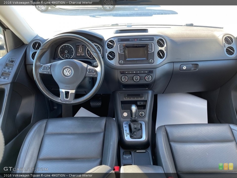 Charcoal Interior Photo for the 2016 Volkswagen Tiguan R-Line 4MOTION #145154668