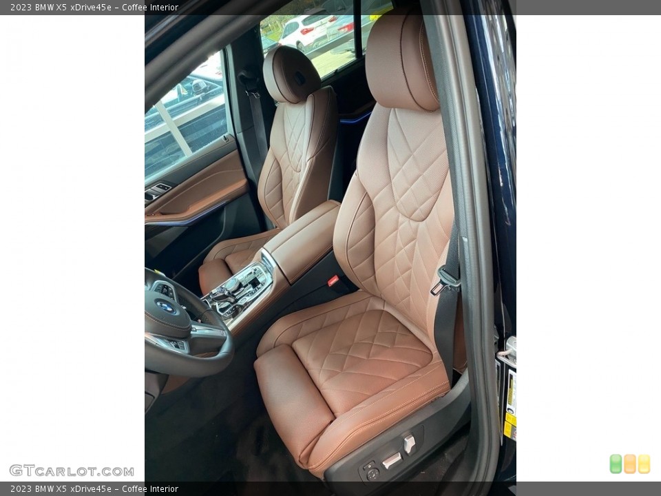 Coffee Interior Photo for the 2023 BMW X5 xDrive45e #145224919
