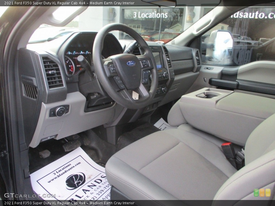 Medium Earth Gray Interior Photo for the 2021 Ford F350 Super Duty XL Regular Cab 4x4 #145257573