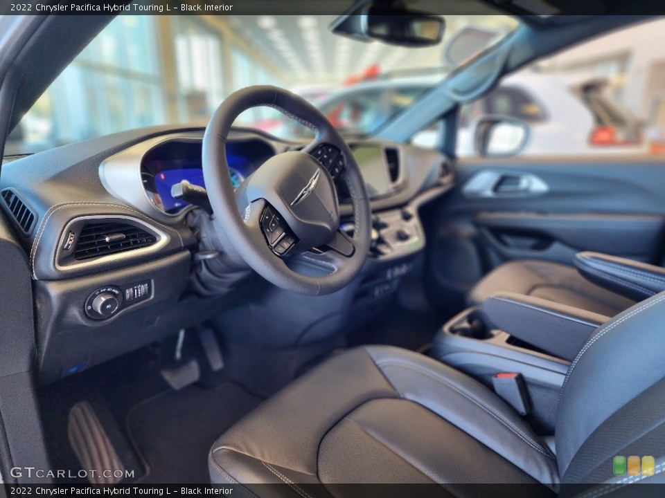 Black Interior Photo for the 2022 Chrysler Pacifica Hybrid Touring L #145261337