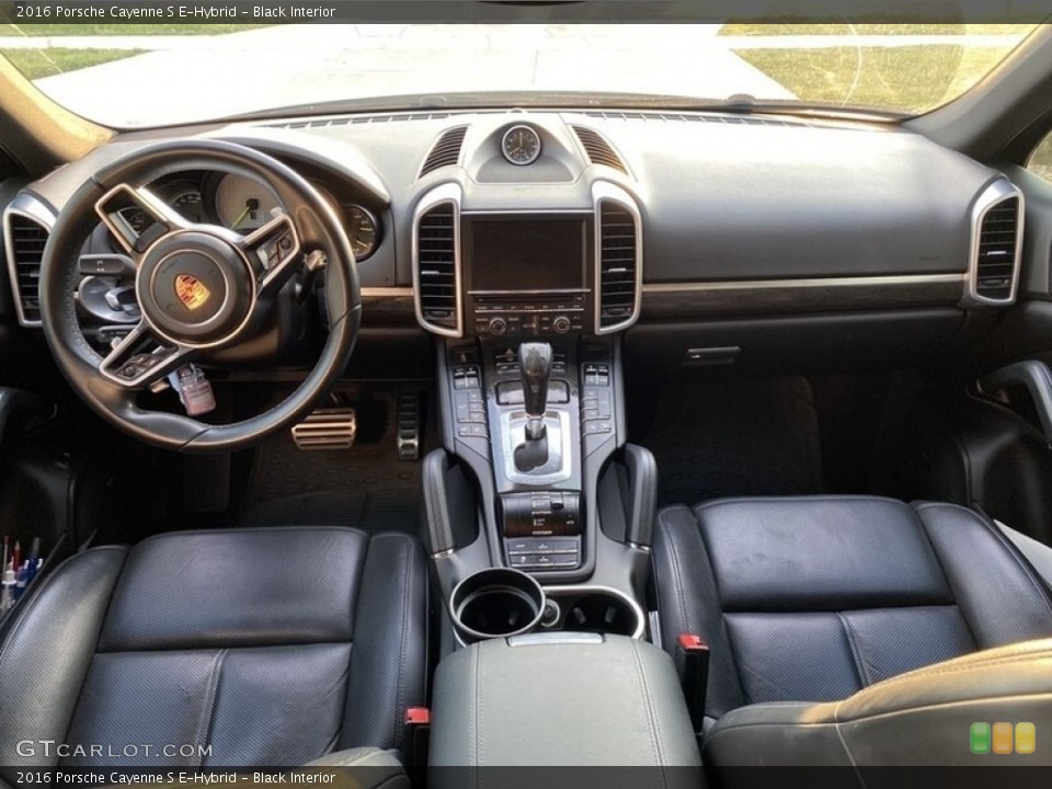 Black Interior Photo for the 2016 Porsche Cayenne S E-Hybrid #145261490