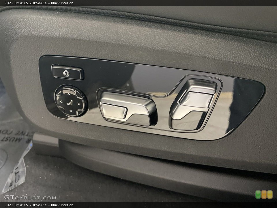 Black Interior Controls for the 2023 BMW X5 xDrive45e #145272521