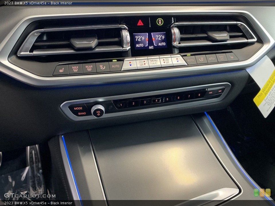 Black Interior Controls for the 2023 BMW X5 xDrive45e #145272791