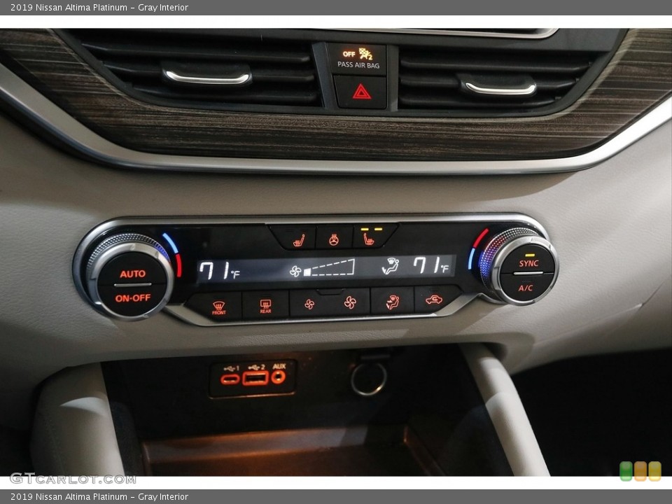 Gray Interior Controls for the 2019 Nissan Altima Platinum #145310331