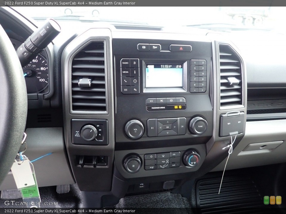 Medium Earth Gray Interior Controls for the 2022 Ford F250 Super Duty XL SuperCab 4x4 #145317657