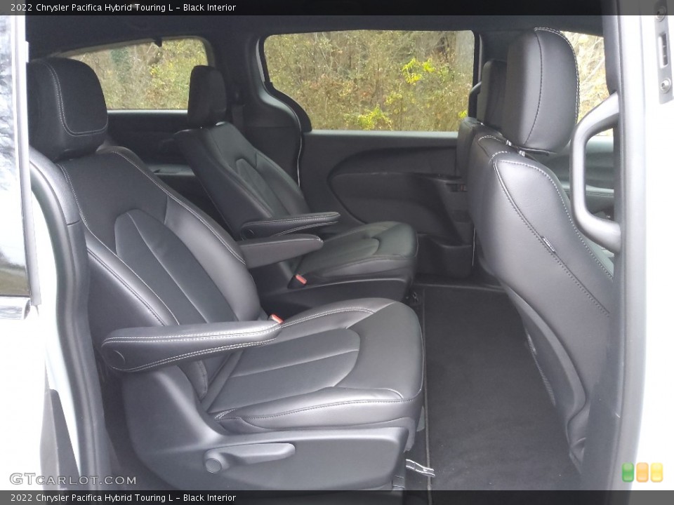 Black Interior Rear Seat for the 2022 Chrysler Pacifica Hybrid Touring L #145317960