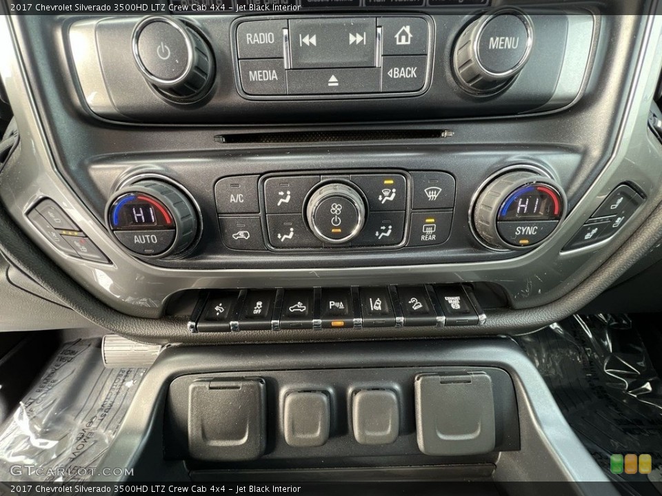 Jet Black Interior Controls for the 2017 Chevrolet Silverado 3500HD LTZ Crew Cab 4x4 #145351091