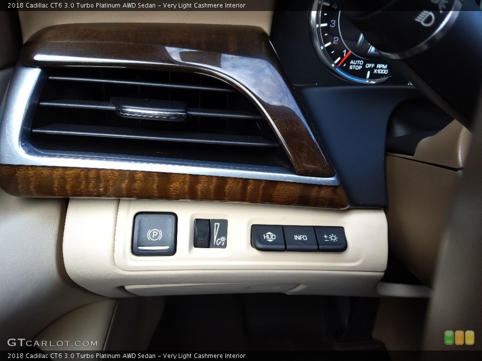 Very Light Cashmere Interior Controls for the 2018 Cadillac CT6 3.0 Turbo Platinum AWD Sedan #145359033