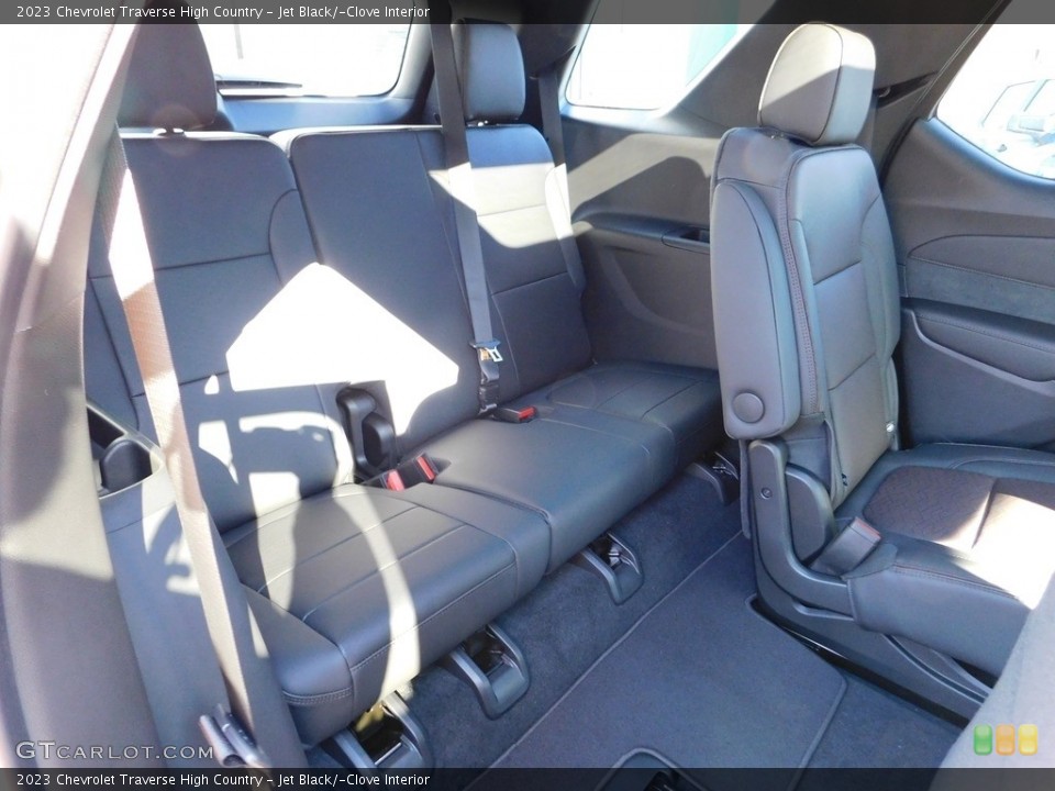 Jet Black/­Clove 2023 Chevrolet Traverse Interiors