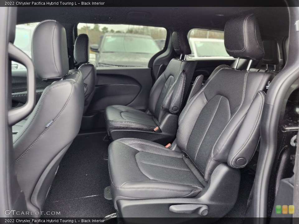 Black Interior Rear Seat for the 2022 Chrysler Pacifica Hybrid Touring L #145368372