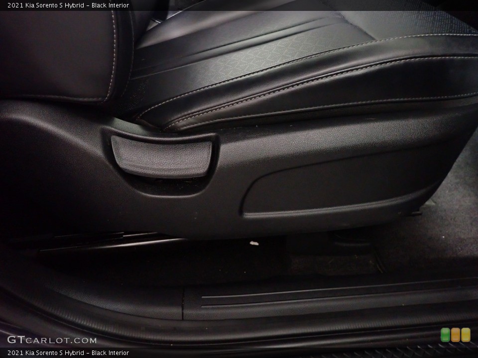 Black Interior Front Seat for the 2021 Kia Sorento S Hybrid #145382672