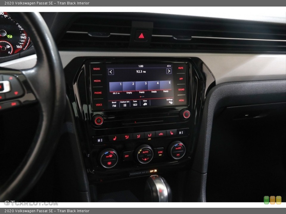 Titan Black Interior Controls for the 2020 Volkswagen Passat SE #145382866