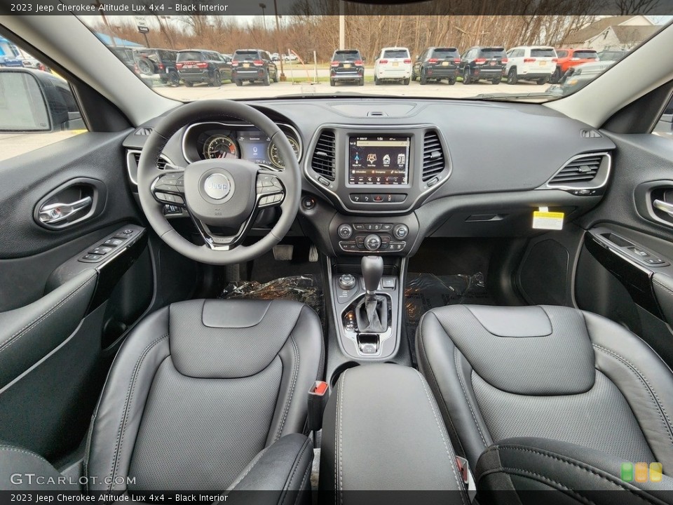 Black Interior Photo for the 2023 Jeep Cherokee Altitude Lux 4x4 #145431948