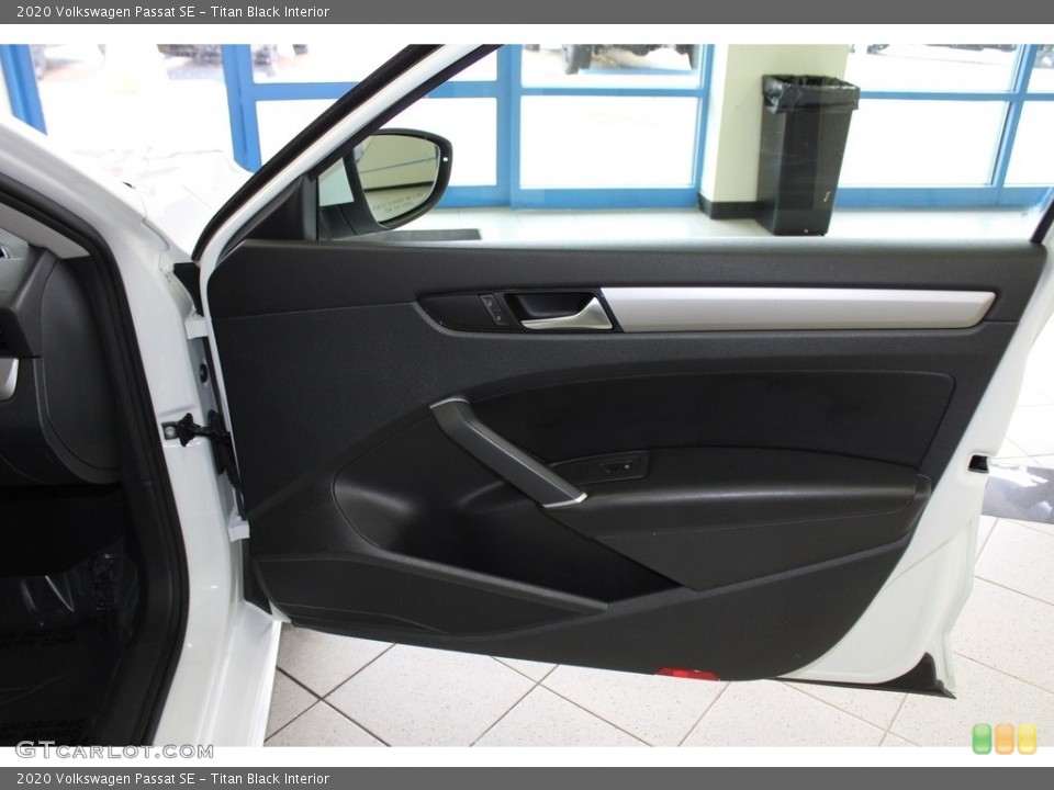 Titan Black Interior Door Panel for the 2020 Volkswagen Passat SE #145438012