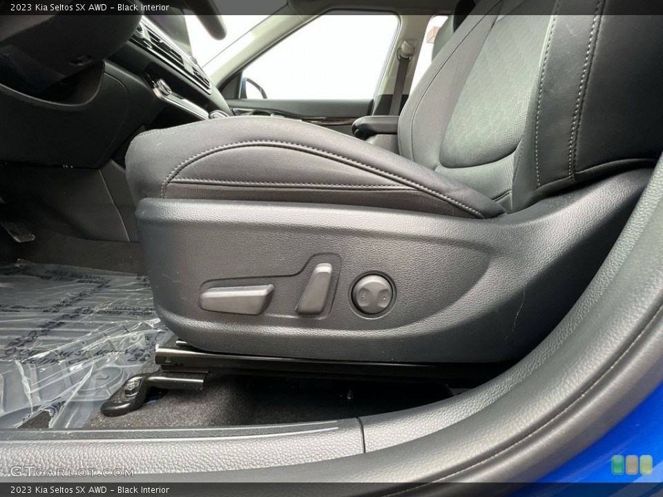 Black Interior Front Seat for the 2023 Kia Seltos SX AWD #145440907