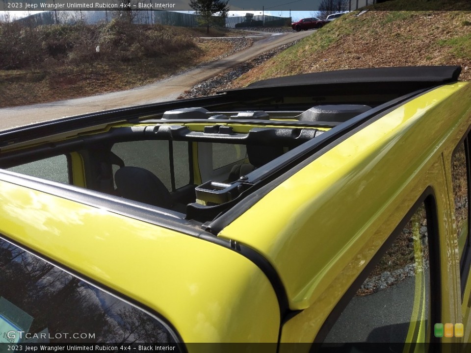 Black Interior Sunroof for the 2023 Jeep Wrangler Unlimited Rubicon 4x4 #145538908