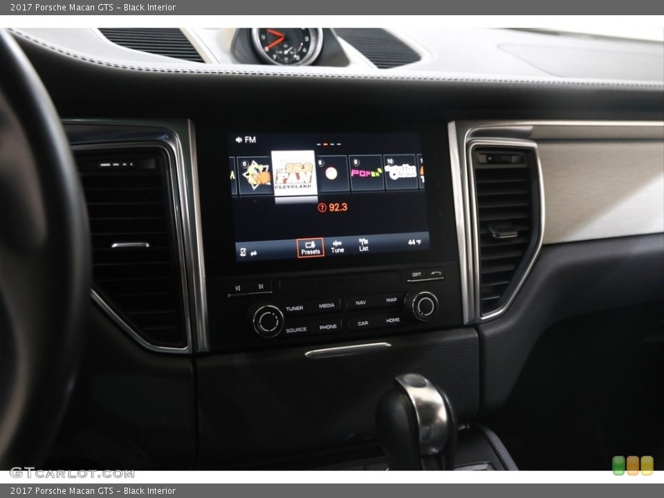 Black Interior Controls for the 2017 Porsche Macan GTS #145545091
