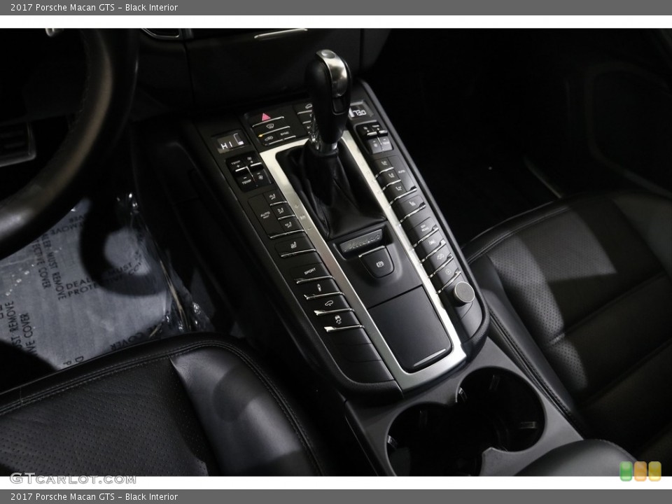 Black Interior Controls for the 2017 Porsche Macan GTS #145545109