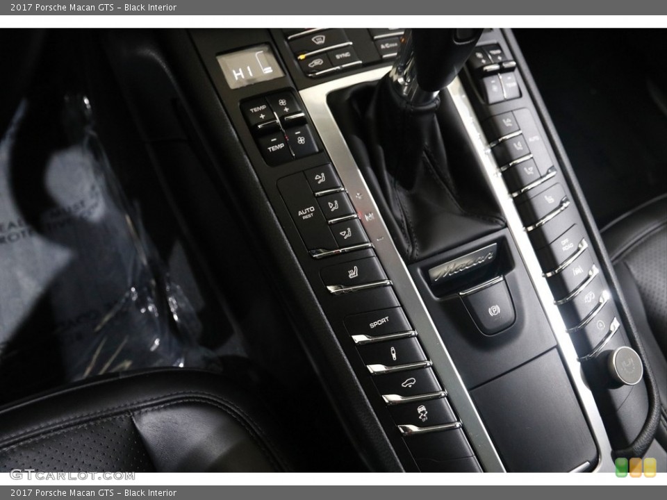 Black Interior Controls for the 2017 Porsche Macan GTS #145545112