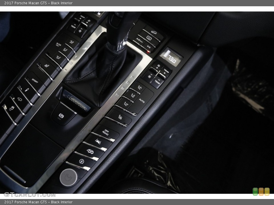 Black Interior Controls for the 2017 Porsche Macan GTS #145545115