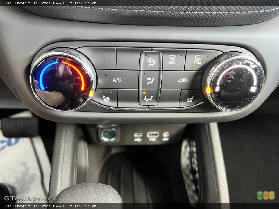 Jet Black Interior Controls for the 2023 Chevrolet TrailBlazer LT AWD #145546465