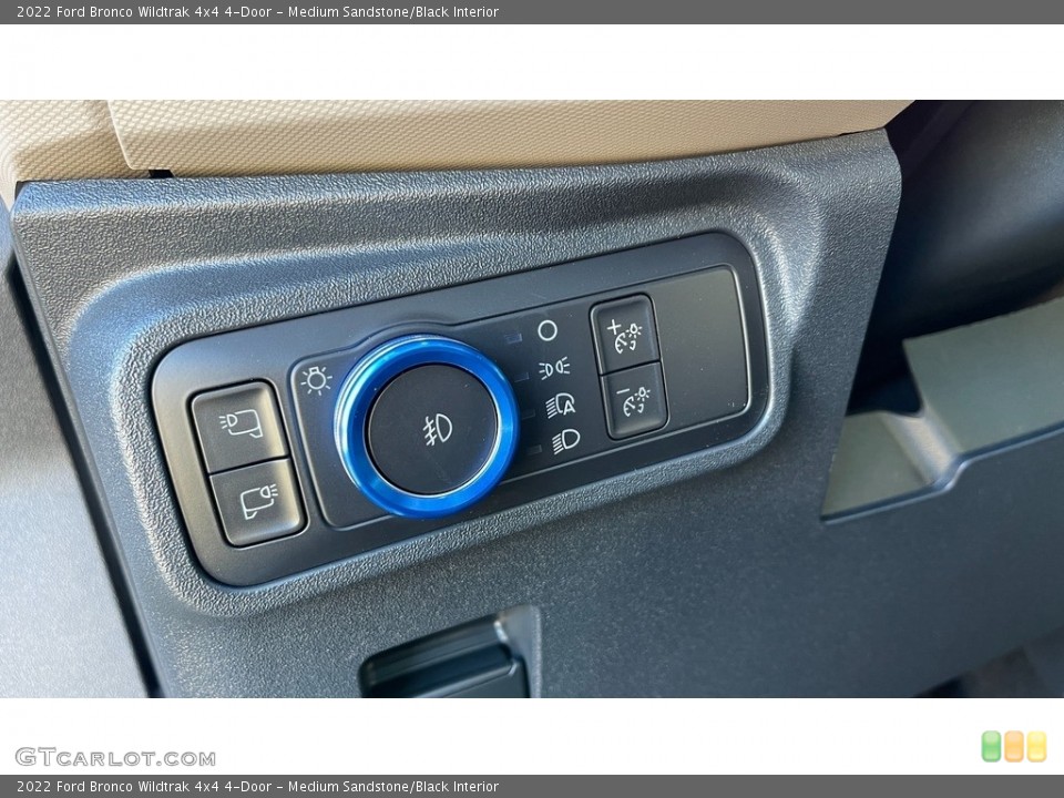 Medium Sandstone/Black Interior Controls for the 2022 Ford Bronco Wildtrak 4x4 4-Door #145553957
