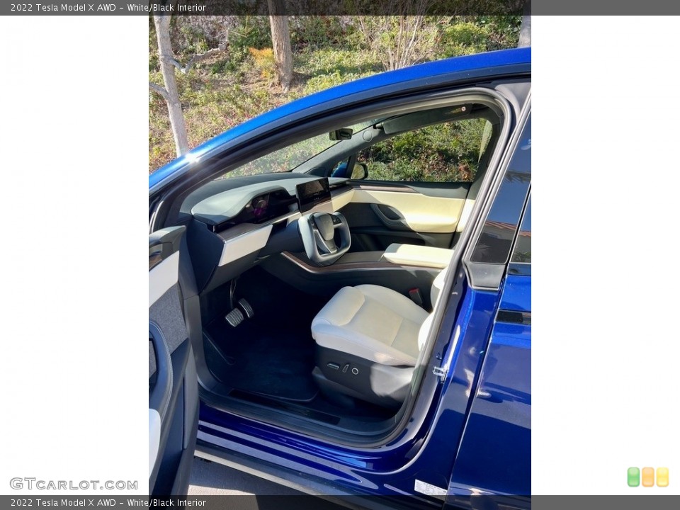 White/Black Interior Photo for the 2022 Tesla Model X AWD #145570913