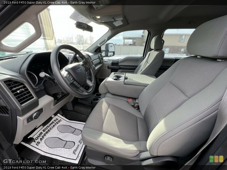 Earth Gray Interior Photo for the 2019 Ford F450 Super Duty XL Crew Cab 4x4 #145571433