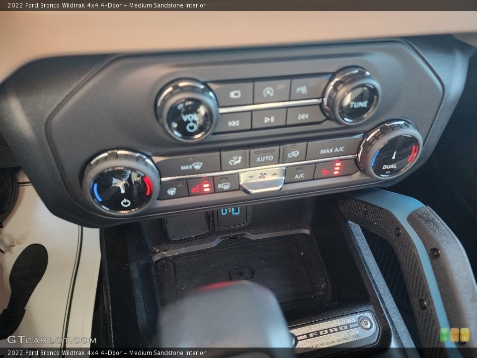 Medium Sandstone Interior Controls for the 2022 Ford Bronco Wildtrak 4x4 4-Door #145584431