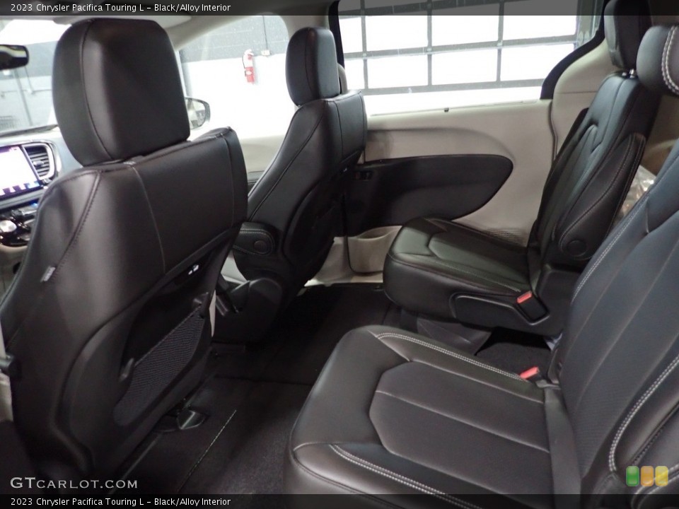 Black/Alloy Interior Rear Seat for the 2023 Chrysler Pacifica Touring L #145593192