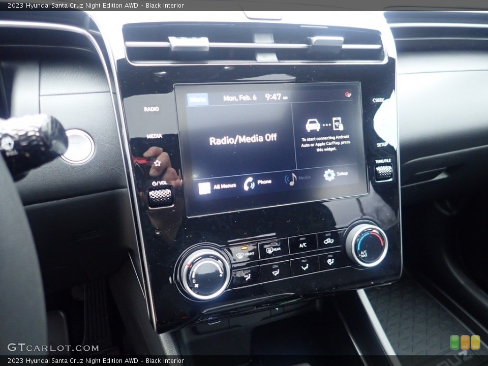 Black Interior Controls for the 2023 Hyundai Santa Cruz Night Edition AWD #145595637