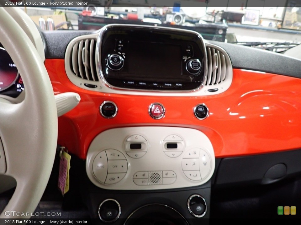 Ivory (Avorio) Interior Controls for the 2018 Fiat 500 Lounge #145607769