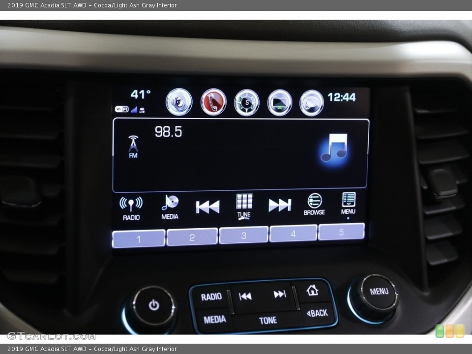 Cocoa/Light Ash Gray Interior Controls for the 2019 GMC Acadia SLT AWD #145620034