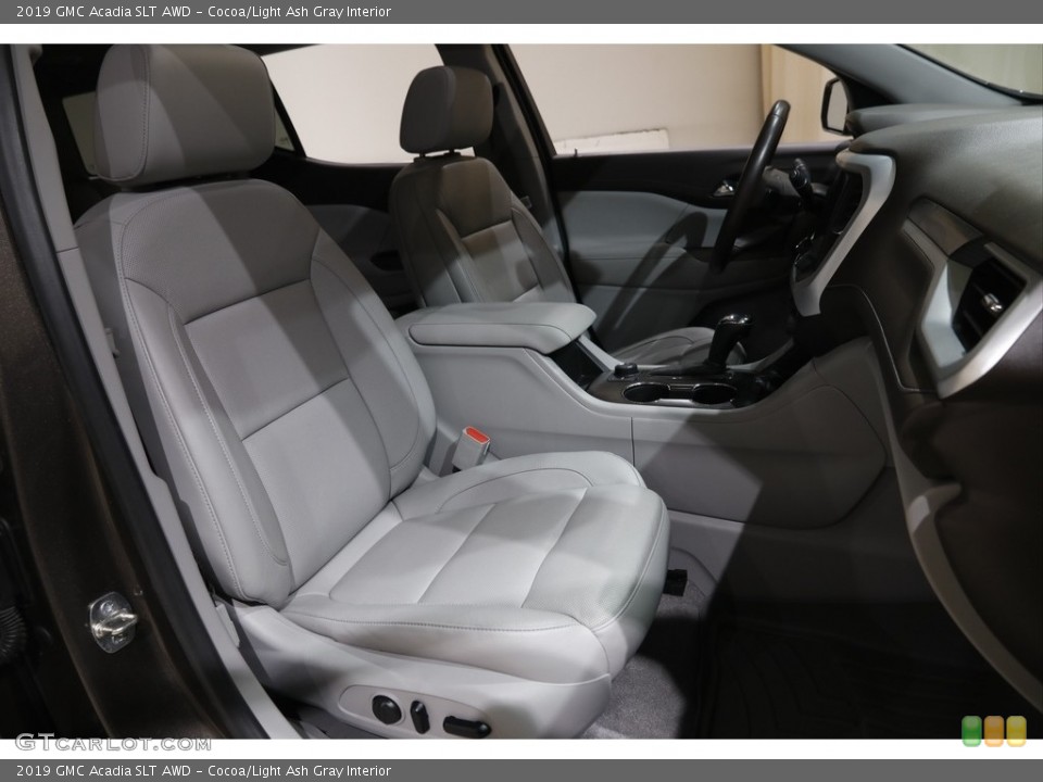 Cocoa/Light Ash Gray Interior Photo for the 2019 GMC Acadia SLT AWD #145620092