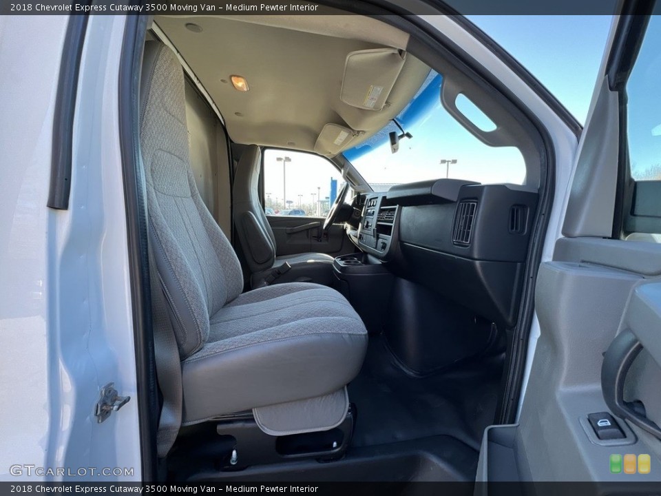 Medium Pewter 2018 Chevrolet Express Cutaway Interiors