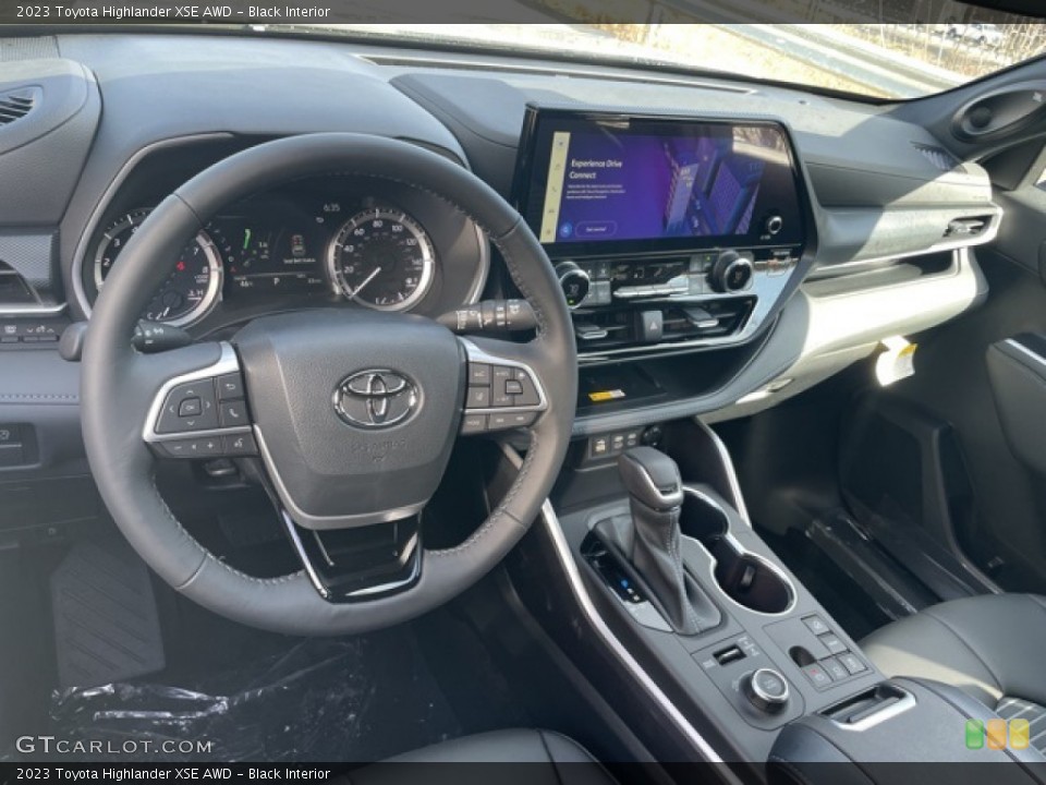 Black Interior Dashboard for the 2023 Toyota Highlander XSE AWD #145622762