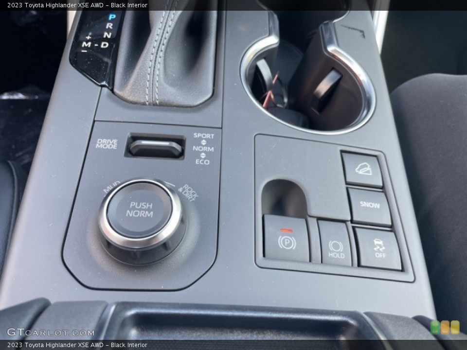 Black Interior Controls for the 2023 Toyota Highlander XSE AWD #145622930