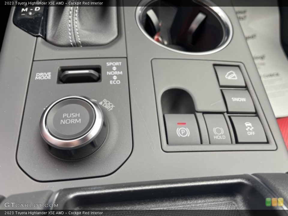 Cockpit Red Interior Controls for the 2023 Toyota Highlander XSE AWD #145637624