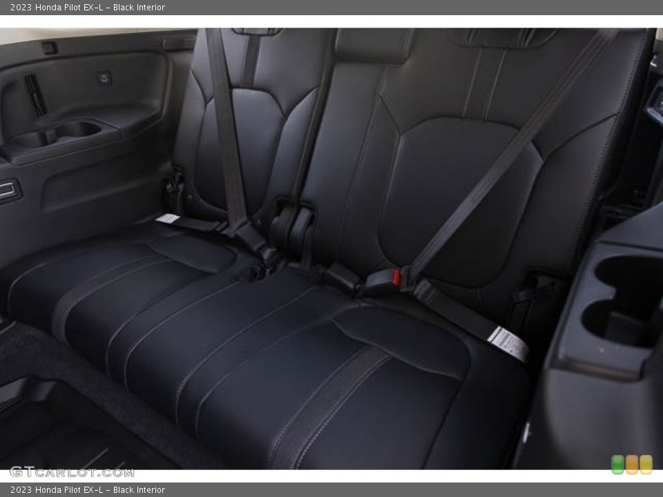 Black Interior Rear Seat for the 2023 Honda Pilot EX-L #145651024