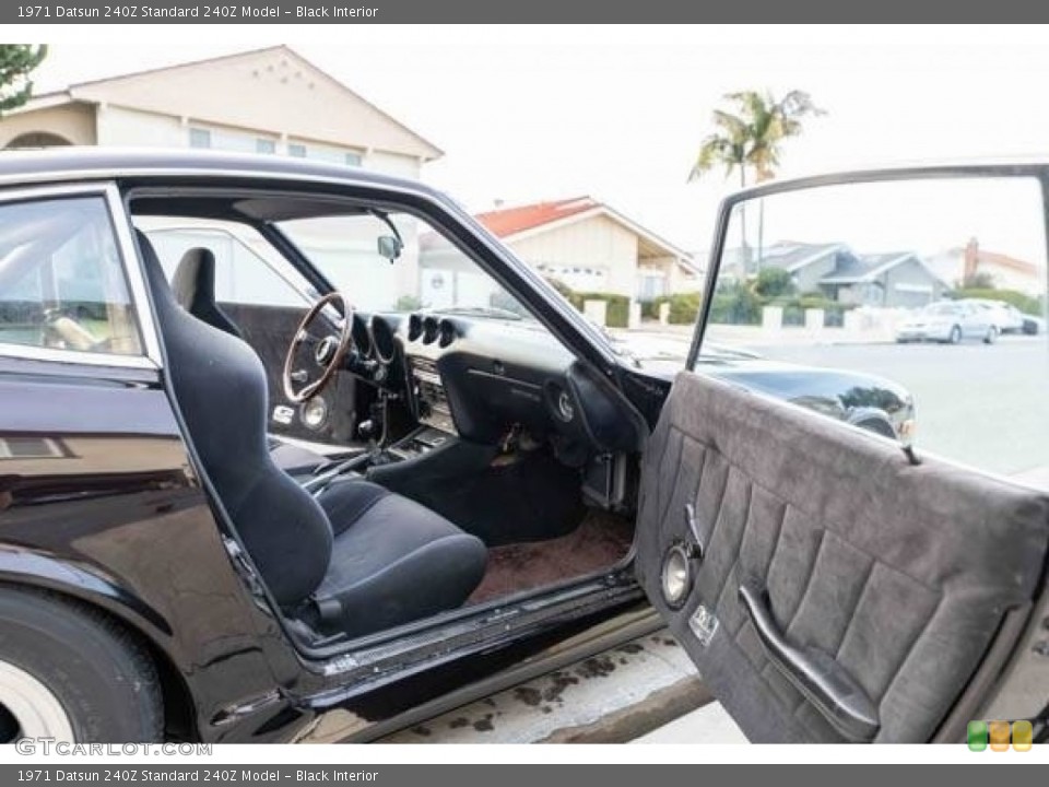 Black 1971 Datsun 240Z Interiors