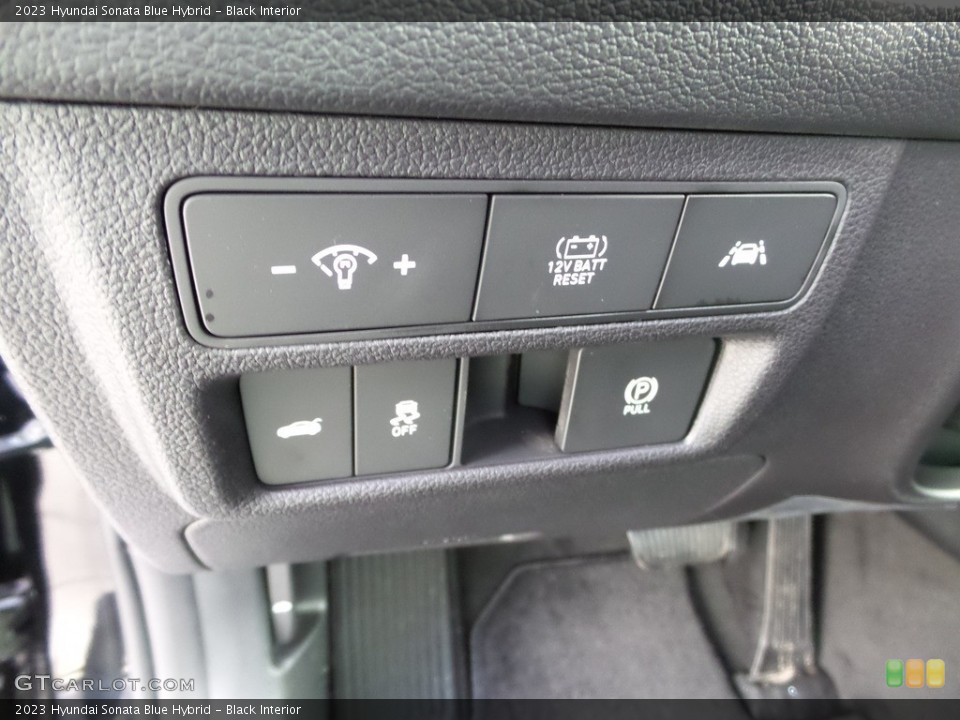 Black Interior Controls for the 2023 Hyundai Sonata Blue Hybrid #145701912