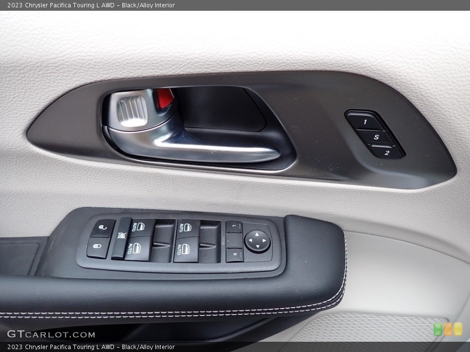 Black/Alloy Interior Door Panel for the 2023 Chrysler Pacifica Touring L AWD #145704156